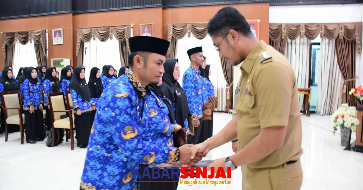 Serahkan 211 SK Pengangkatan PPPK Guru Bupati ASA Ingatkan Tugas Dan